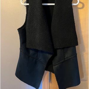 Great black faux Swede black vest. Size medium.